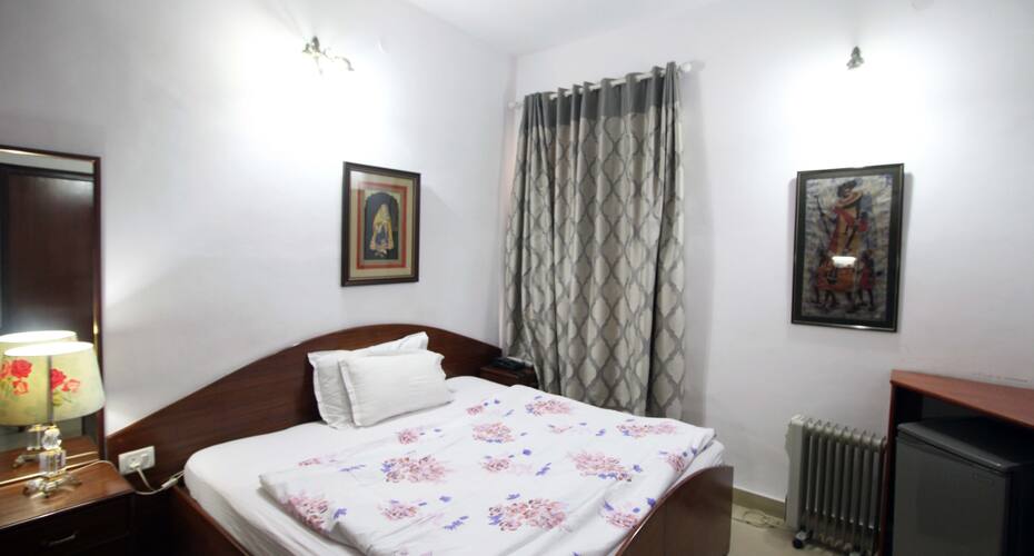 TG Stays Kailash Colony 1, New Delhi 5